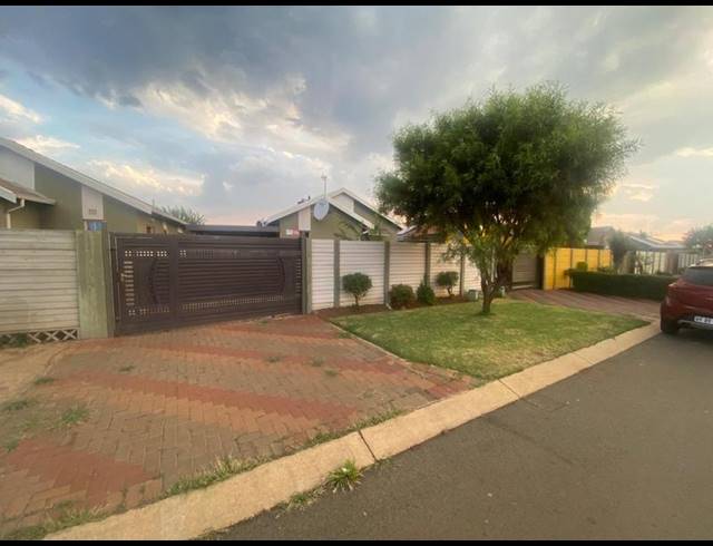 3 BEDROOM HOUSE FOR SALE IN SKY CITY